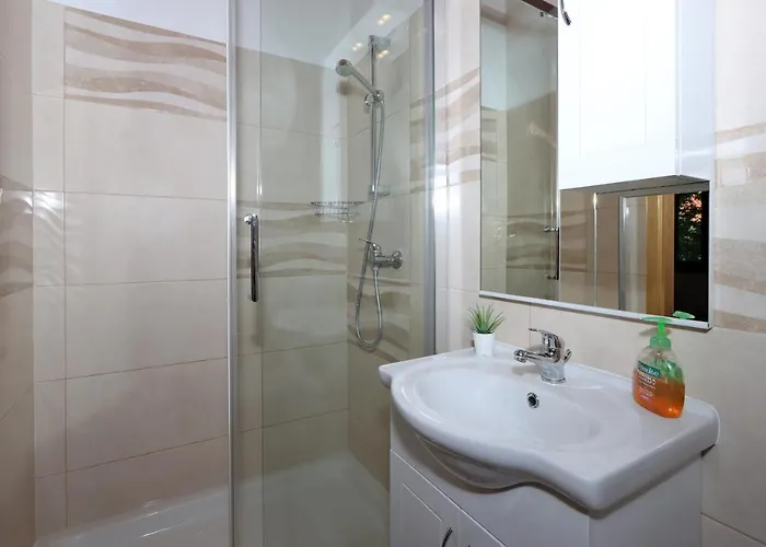 Konukevi With Wifi Brsec, Opatija - 7768 Brseč